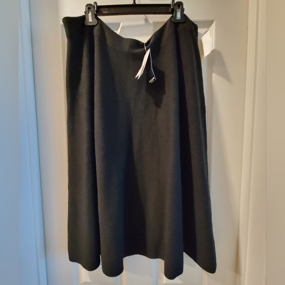 Premise Dresses & Skirts - Woman's winter skirt, will fit a size 16-18
